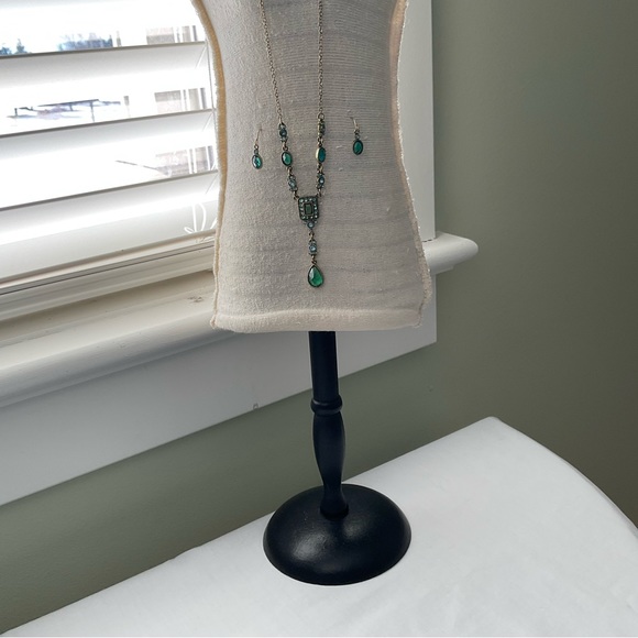 EMERALD AND BLUE FAUX RHINESTONE NECKLACE AND MATCHING EARRINGS SET, VINTAGE - Picture 6 of 6